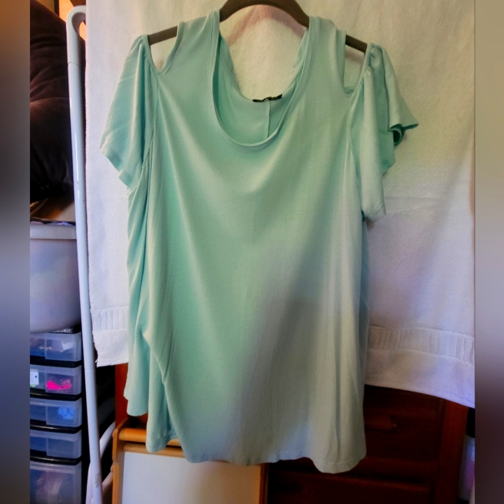 Light weight top